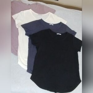 Avon Scoop-Neck Pocket Tee Bundle — Size M — Lot of 4